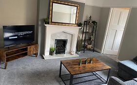 Chatsworth - Large Apartment Near Newcastle City Centre